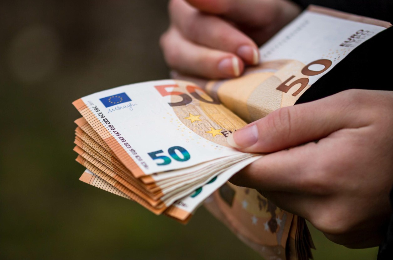 How to Hide Money While Traveling